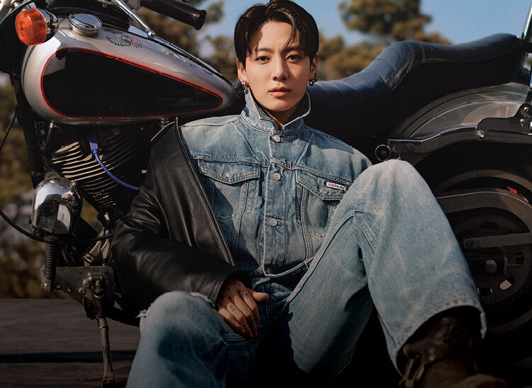 The signature 90s sillhouettes from Calvin Klein.  The authentic energy and personal style of Jung Kook.